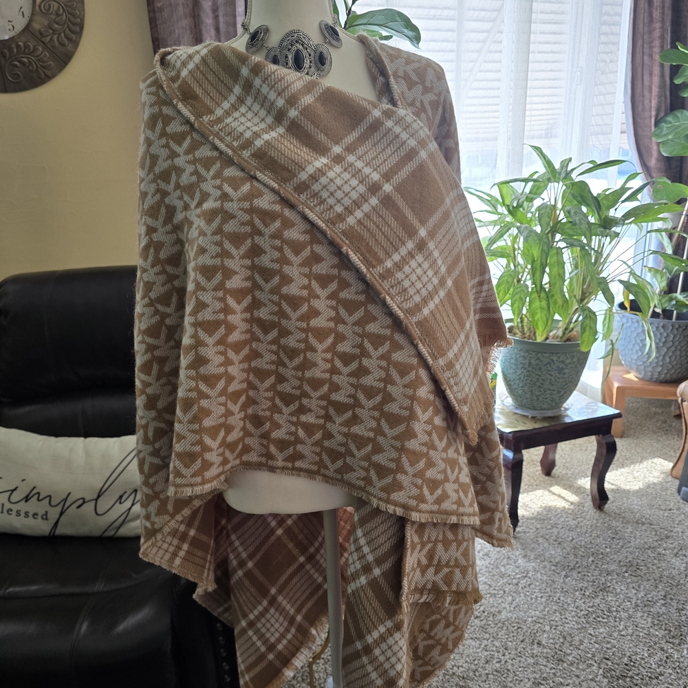 Michael Kors Tan and Cream Wrap - Picture 3 of 4